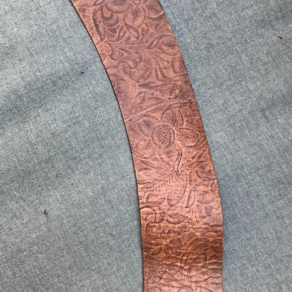 Saks, very wide Italian leather tooled belt, L - Picture 10 of 11